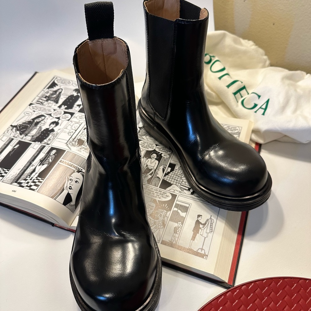 Bottega Veneta Black Leather Fireman Chelsea / Combat Ankle Boots 37